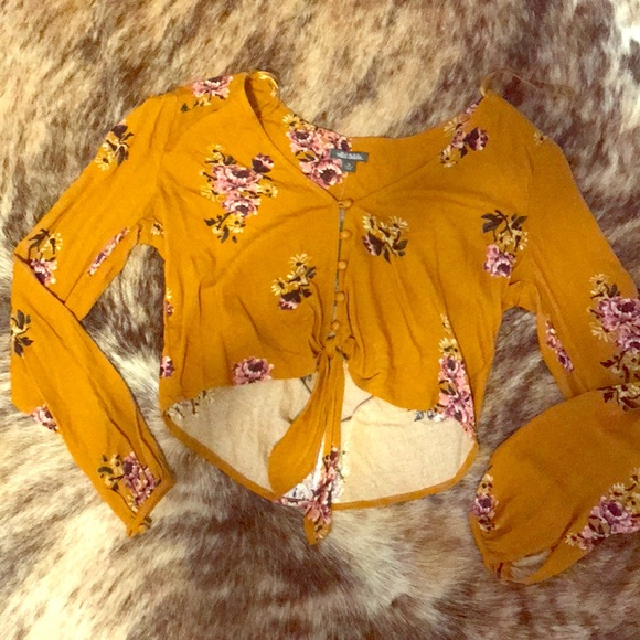 Crop top - Picture 1 of 2